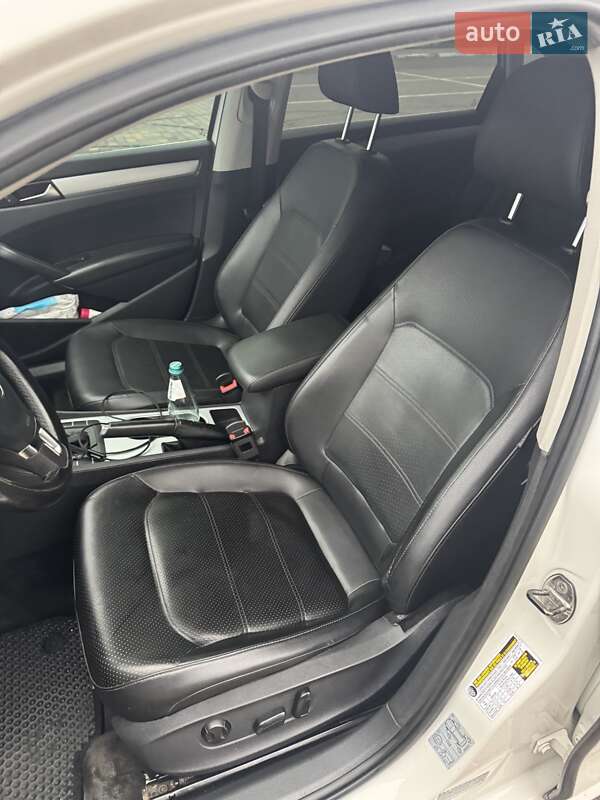 Седан Volkswagen Passat 2012 в Луцке