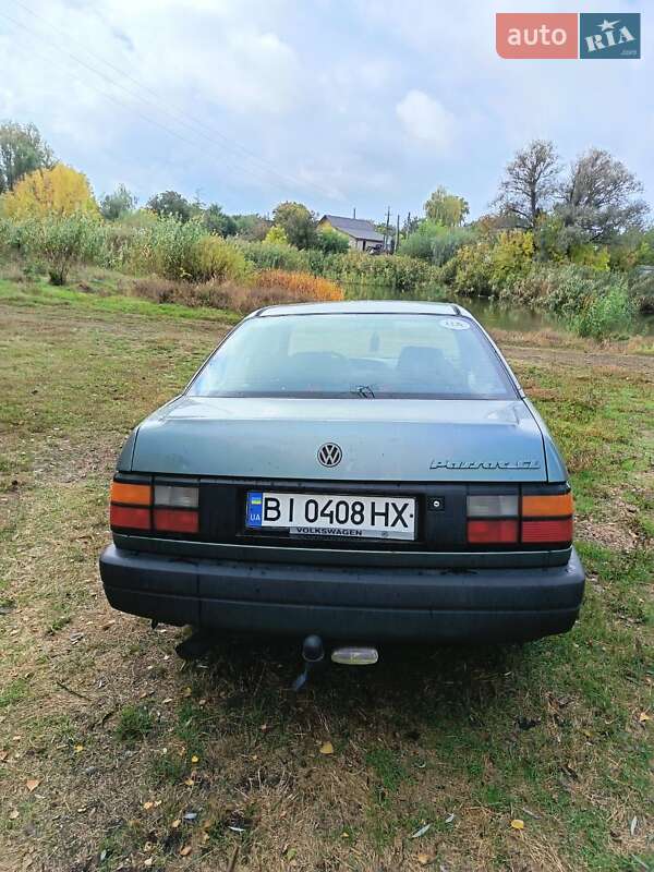 Седан Volkswagen Passat 1989 в Миргороде