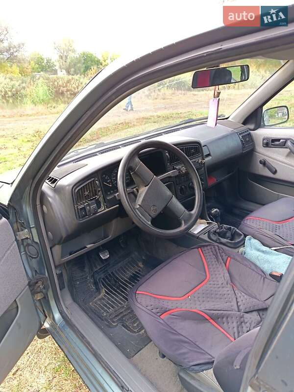 Седан Volkswagen Passat 1989 в Миргороде