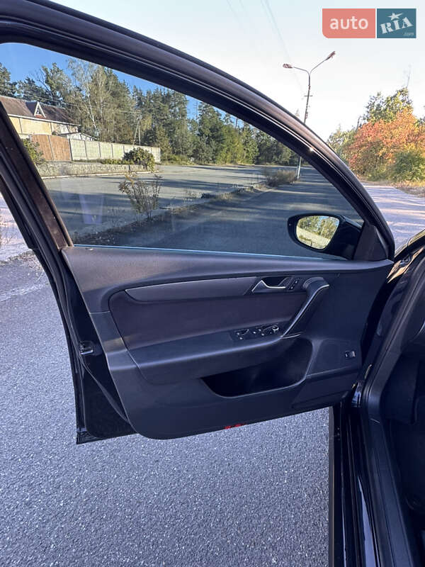 Универсал Volkswagen Passat 2014 в Киеве