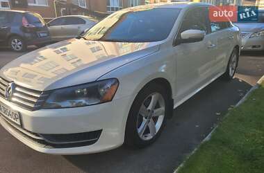 Седан Volkswagen Passat 2013 в Києві
