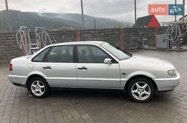 Седан Volkswagen Passat 1995 в 