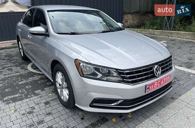 Седан Volkswagen Passat 2016 в Ровно