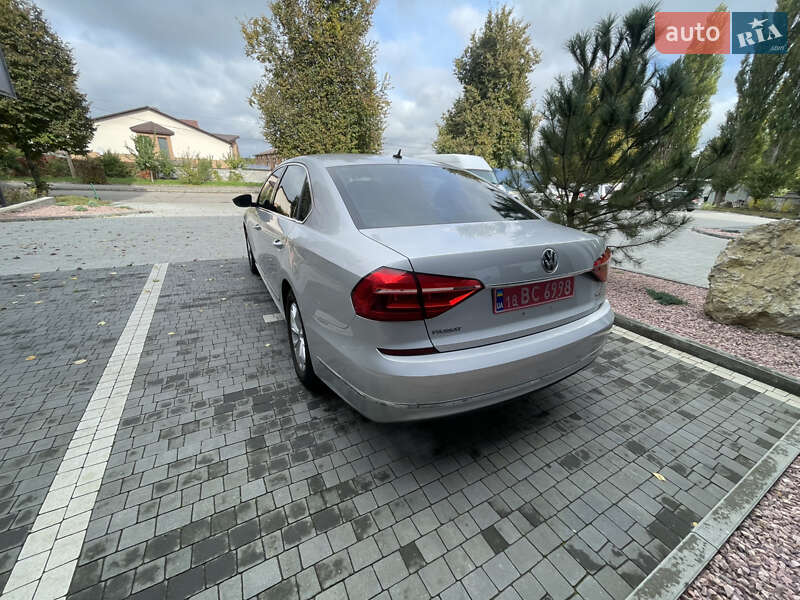 Седан Volkswagen Passat 2016 в Ровно