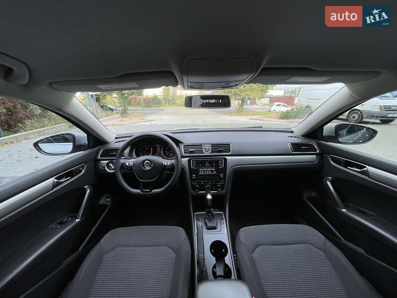Седан Volkswagen Passat 2016 в Ровно