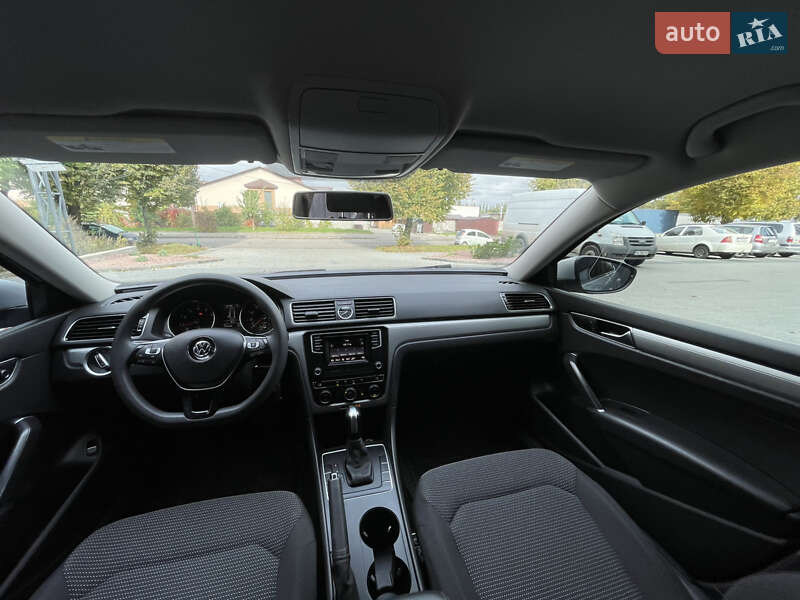 Седан Volkswagen Passat 2016 в Ровно