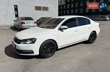 Седан Volkswagen Passat 2011 в Харькове