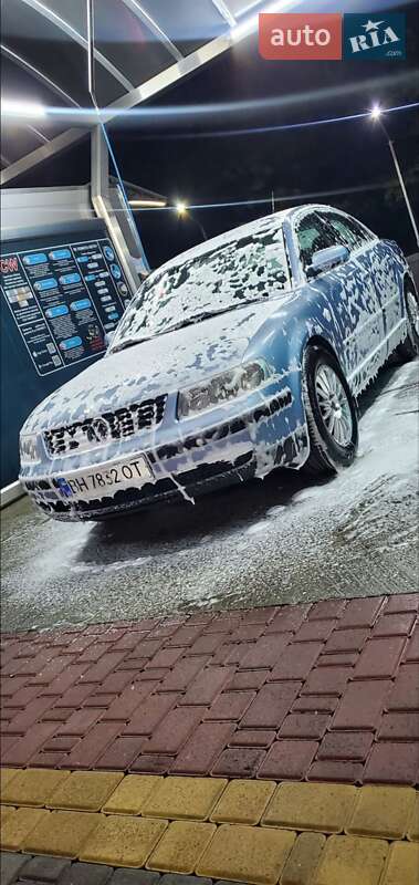 Седан Volkswagen Passat 2000 в Одессе