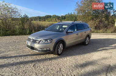 Універсал Volkswagen Passat 2012 в Хмельницькому