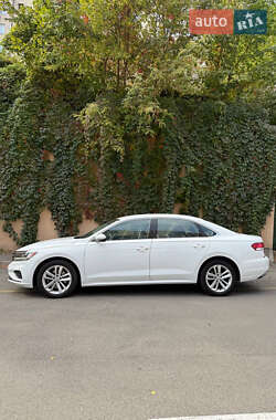 Седан Volkswagen Passat 2020 в Киеве