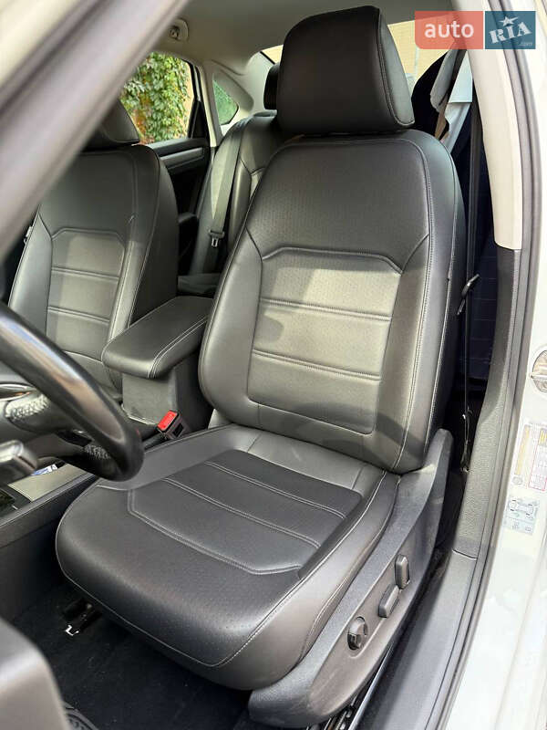 Седан Volkswagen Passat 2020 в Киеве