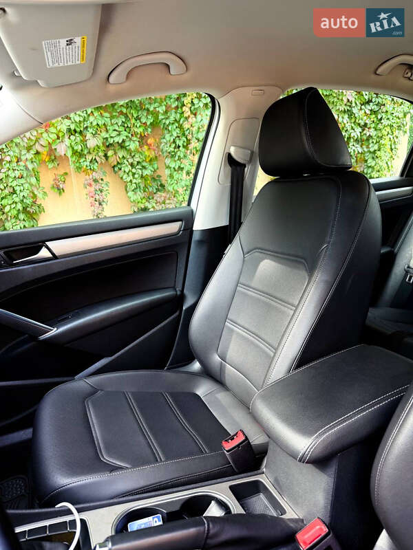 Седан Volkswagen Passat 2020 в Киеве