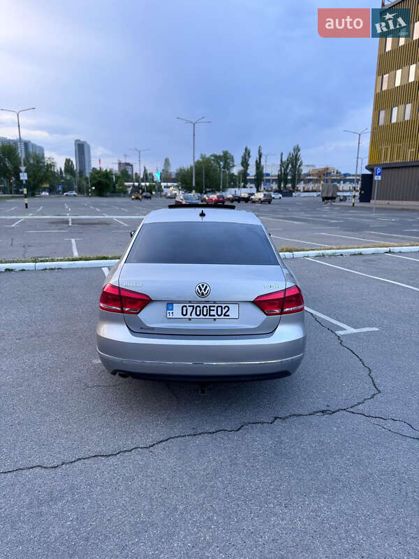 Седан Volkswagen Passat 2012 в Киеве