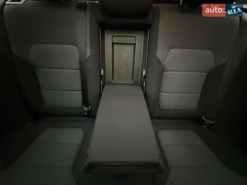 Универсал Volkswagen Passat 2011 в Долине фото 16 Универсал Volkswagen Passat 2011 в Долине