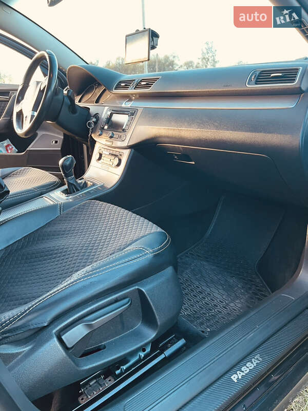 Универсал Volkswagen Passat 2011 в Коростене