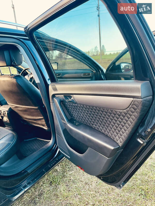 Универсал Volkswagen Passat 2011 в Коростене