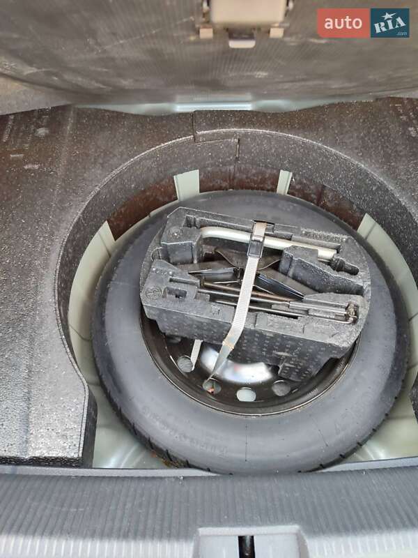 Седан Volkswagen Passat 2014 в Львові