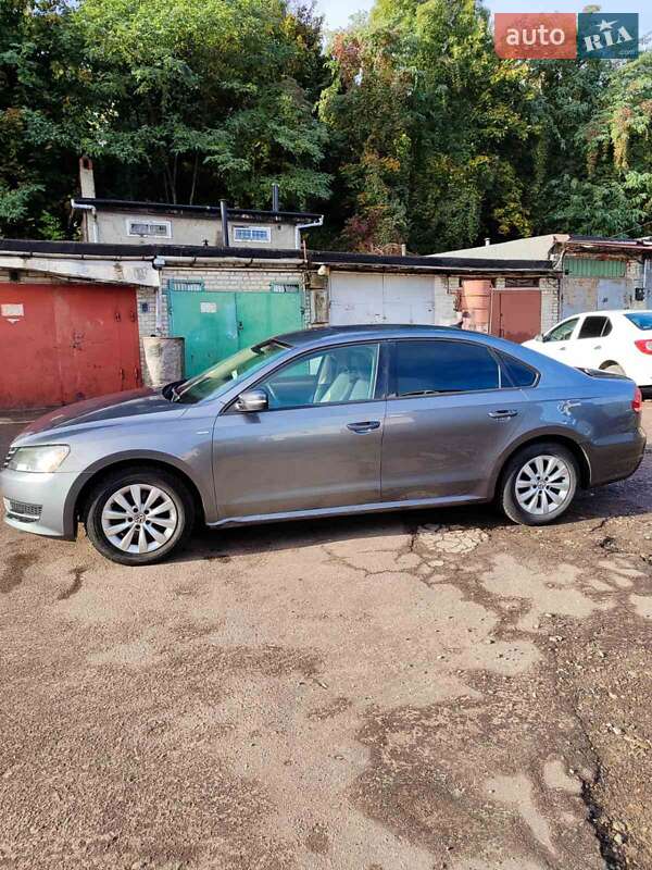 Седан Volkswagen Passat 2014 в Львові