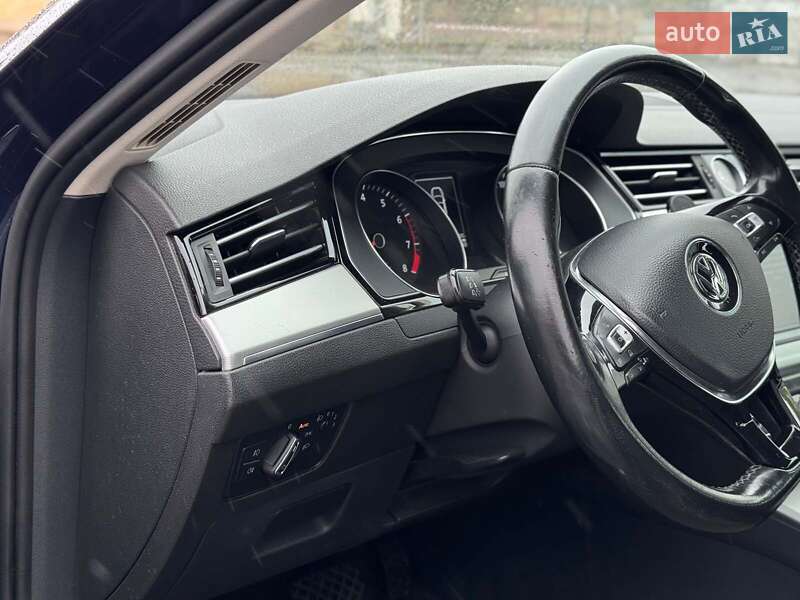 Универсал Volkswagen Passat 2015 в Киеве