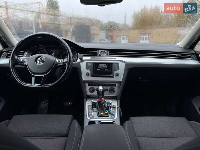 Универсал Volkswagen Passat 2015 в Киеве