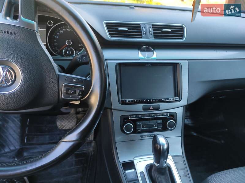 Універсал Volkswagen Passat 2011 в Вінниці