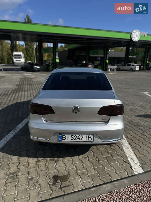 Седан Volkswagen Passat 2011 в Кременчуці