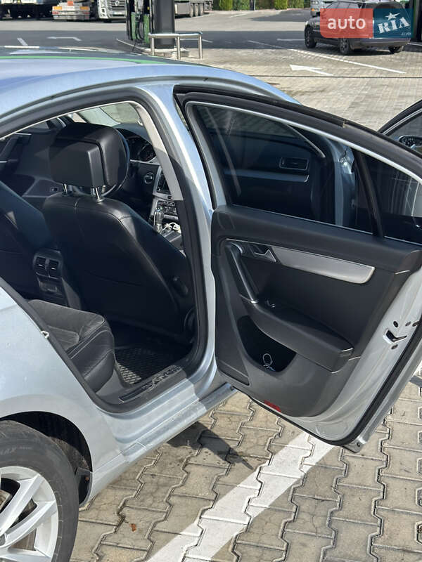 Седан Volkswagen Passat 2011 в Кременчуці