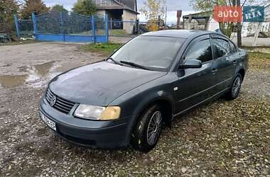 Седан Volkswagen Passat 2000 в Снятине