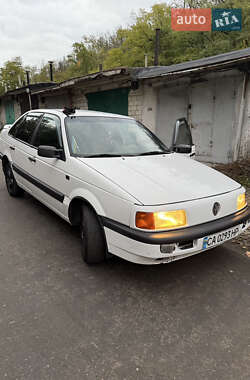 Седан Volkswagen Passat 1993 в Обухові