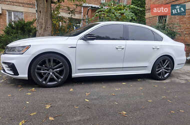 Седан Volkswagen Passat 2016 в Харкові