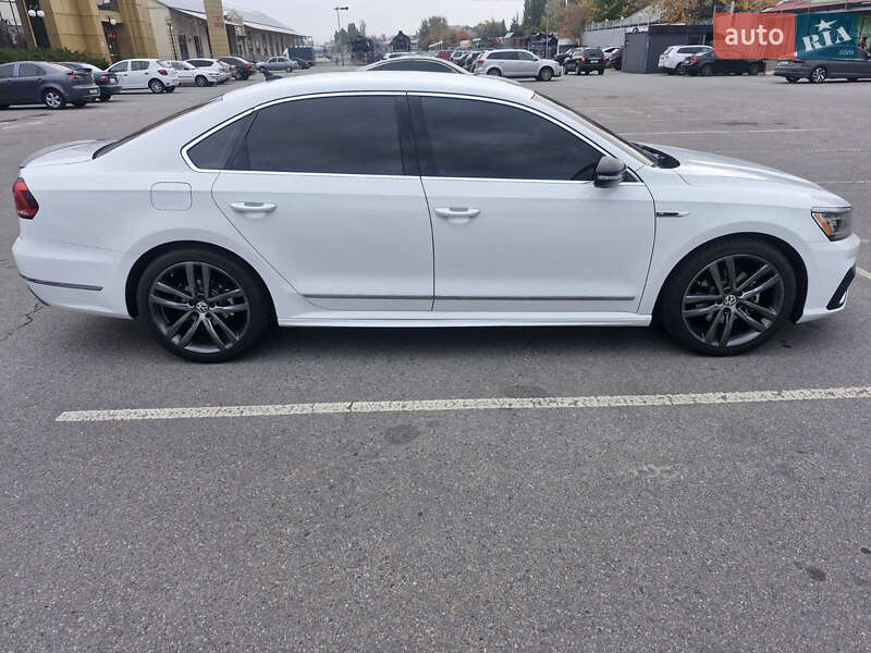 Седан Volkswagen Passat 2016 в Харькове