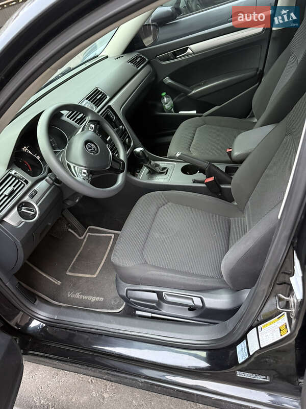 Седан Volkswagen Passat 2016 в Києві