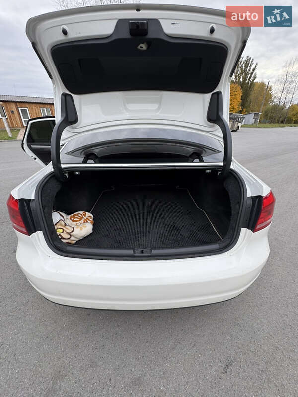 Седан Volkswagen Passat 2013 в Чернигове