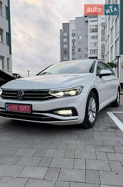 Універсал Volkswagen Passat 2022 в Вараші