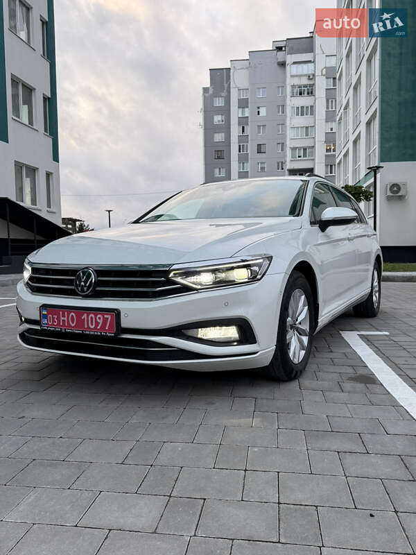 Универсал Volkswagen Passat 2022 в Вараше