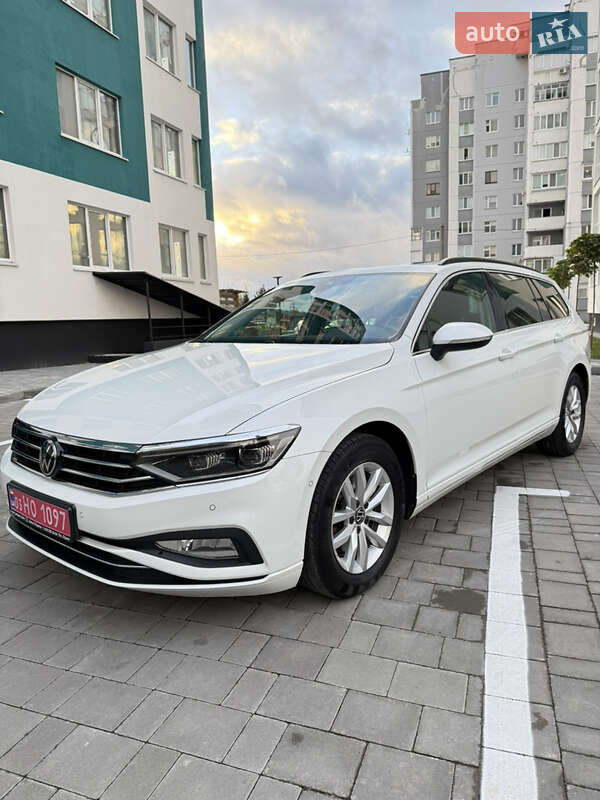 Универсал Volkswagen Passat 2022 в Вараше