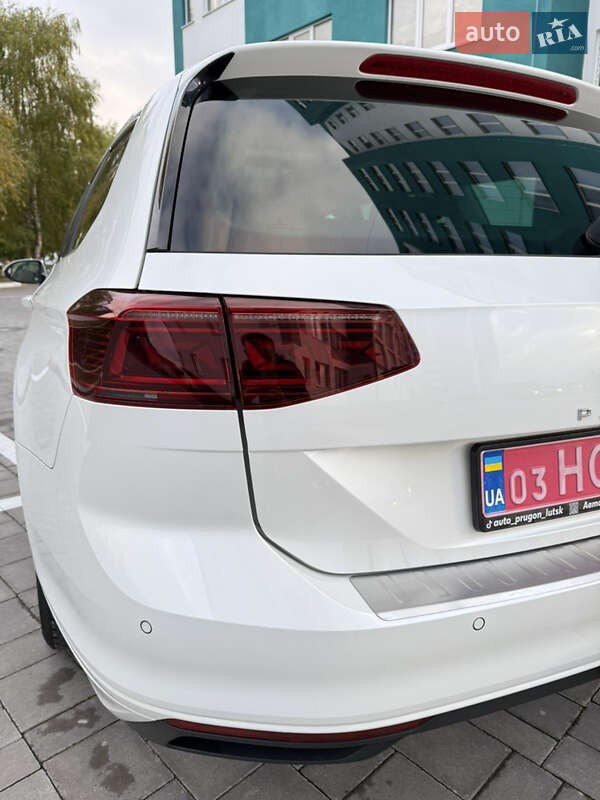 Универсал Volkswagen Passat 2022 в Вараше