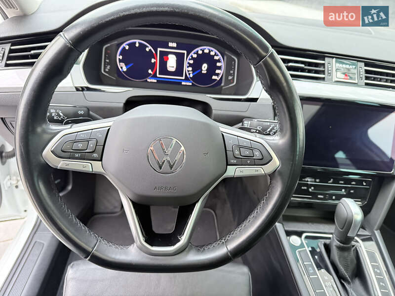Универсал Volkswagen Passat 2022 в Вараше