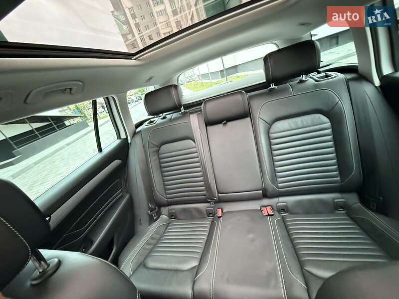 Универсал Volkswagen Passat 2022 в Вараше