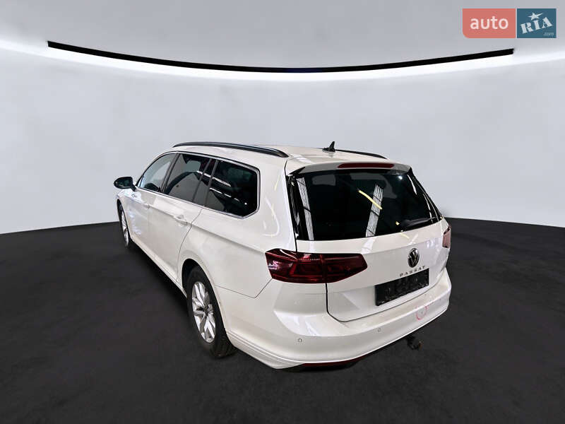 Универсал Volkswagen Passat 2022 в Вараше