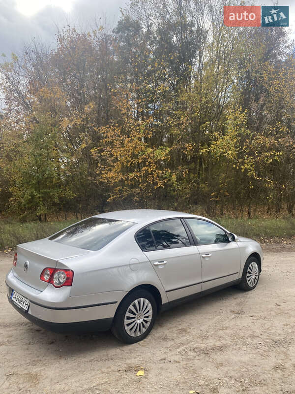 Седан Volkswagen Passat 2006 в Киеве