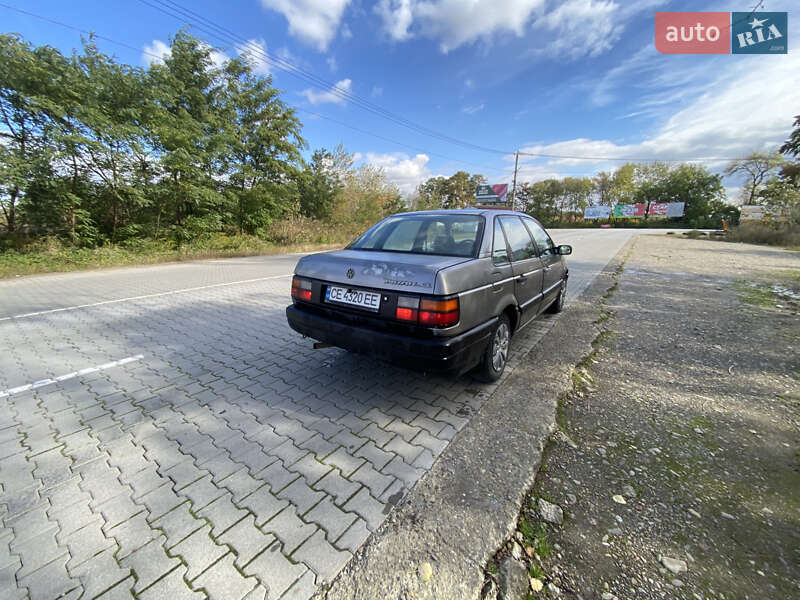 Седан Volkswagen Passat 1989 в Черновцах