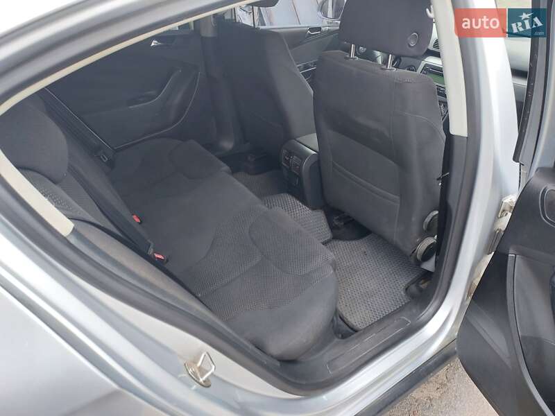 Седан Volkswagen Passat 2005 в Кременчуге