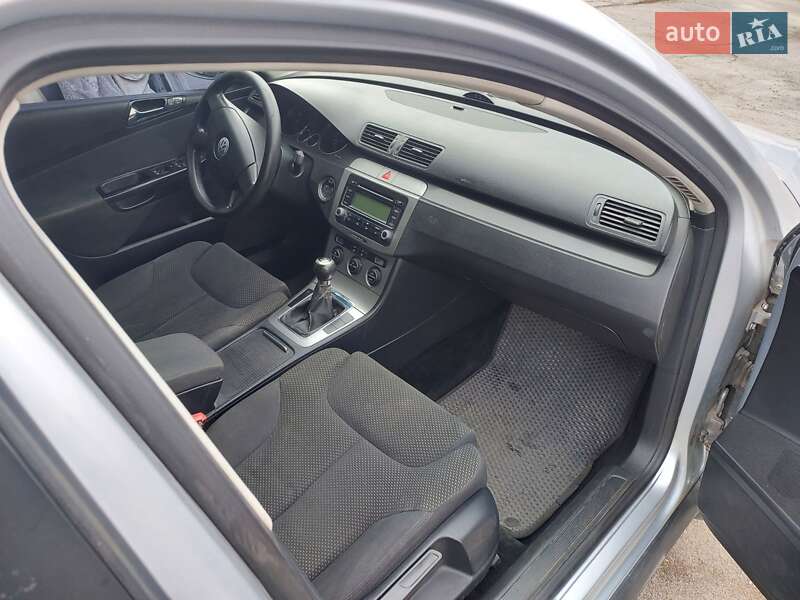 Седан Volkswagen Passat 2005 в Кременчуге