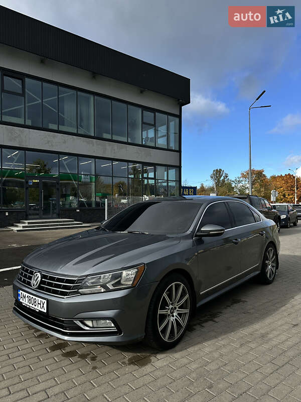Седан Volkswagen Passat 2015 в Киеве