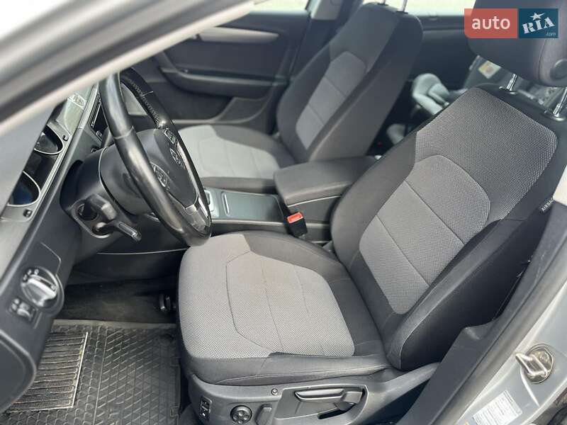 Универсал Volkswagen Passat 2011 в Дрогобыче