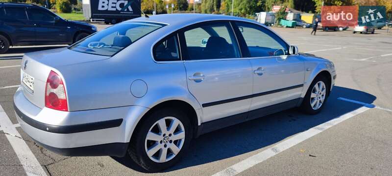 Седан Volkswagen Passat 2002 в Киеве