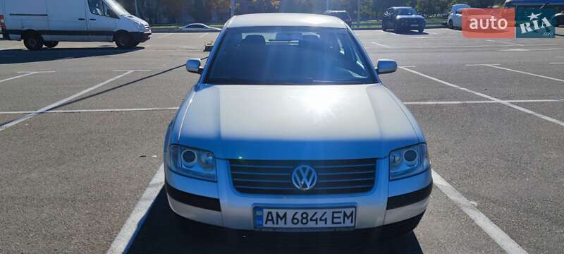 Седан Volkswagen Passat 2002 в Киеве