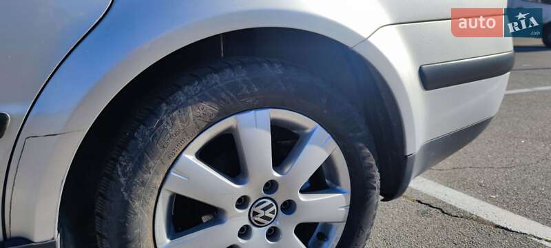 Седан Volkswagen Passat 2002 в Киеве