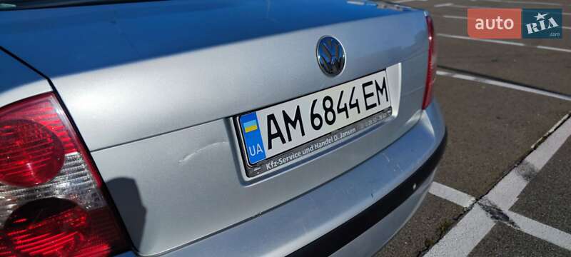 Седан Volkswagen Passat 2002 в Киеве